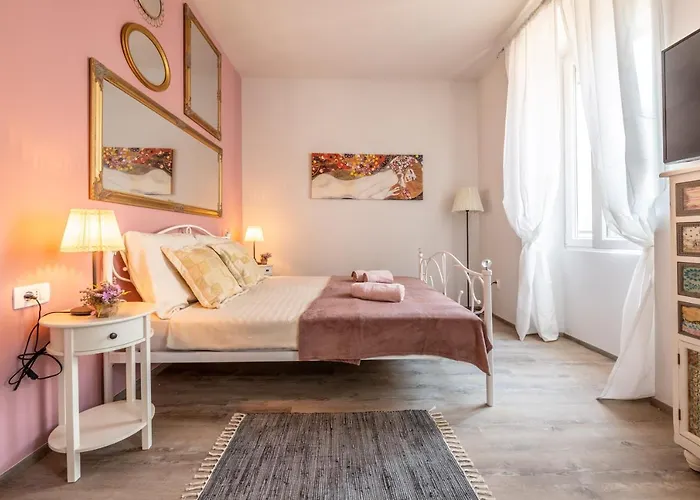 Old City Romantic Studios 4 With Free Private Parking