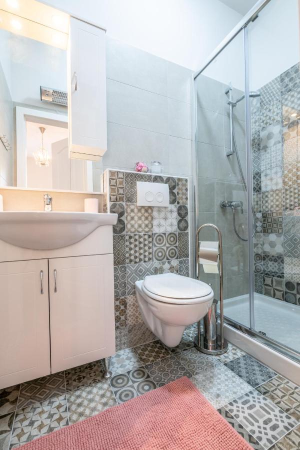 Old Romantic 4 With Free Private Parking Apartment *