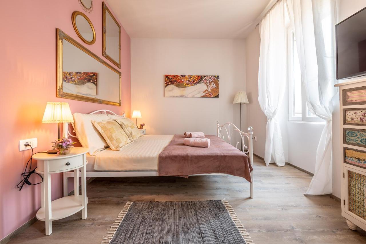 Old Romantic 4 With Free Private Parking *