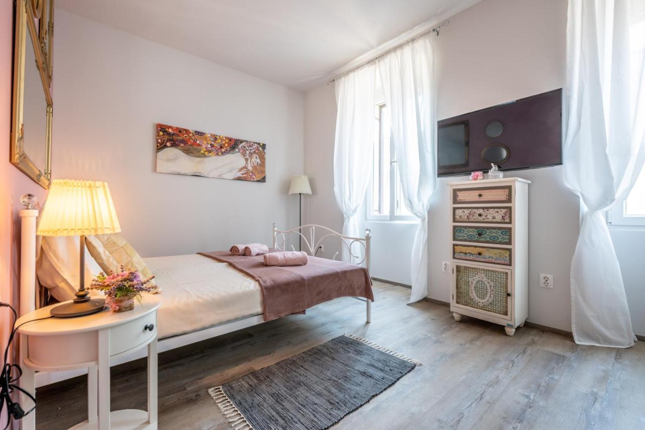 Old Romantic 4 With Free Private Parking Apartment *