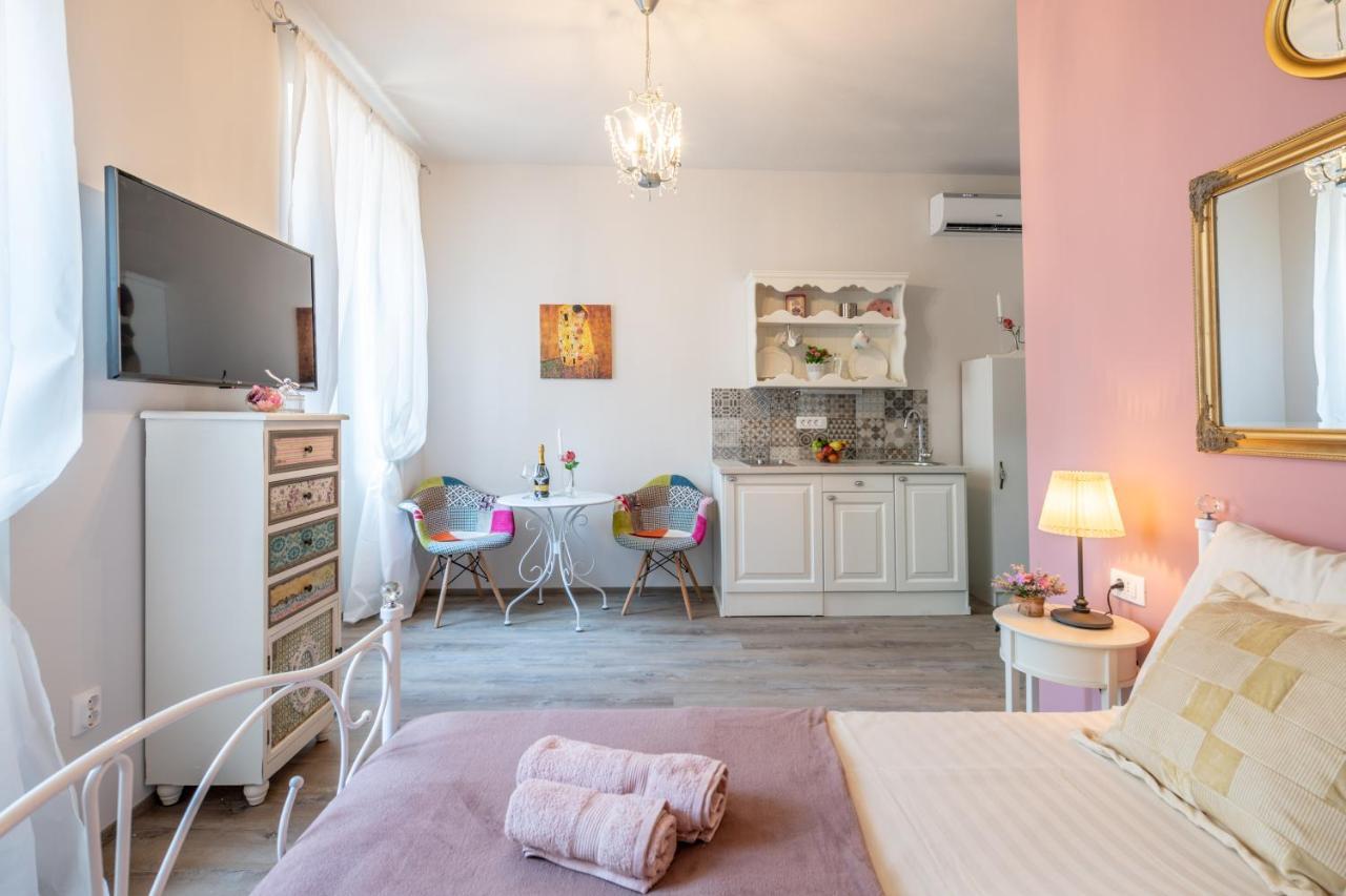 Old Romantic 4 With Free Private Parking Apartment Pula