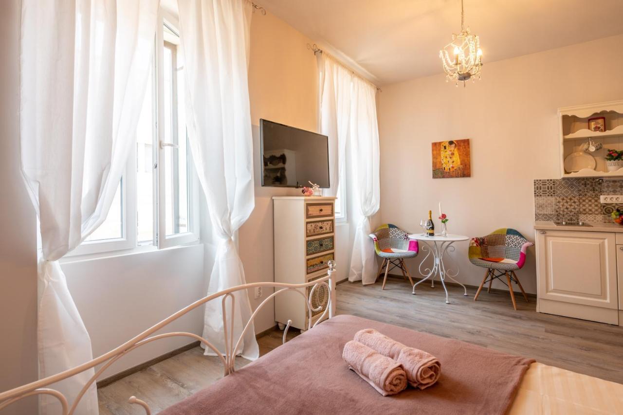 Old Romantic 4 With Free Private Parking Apartment *