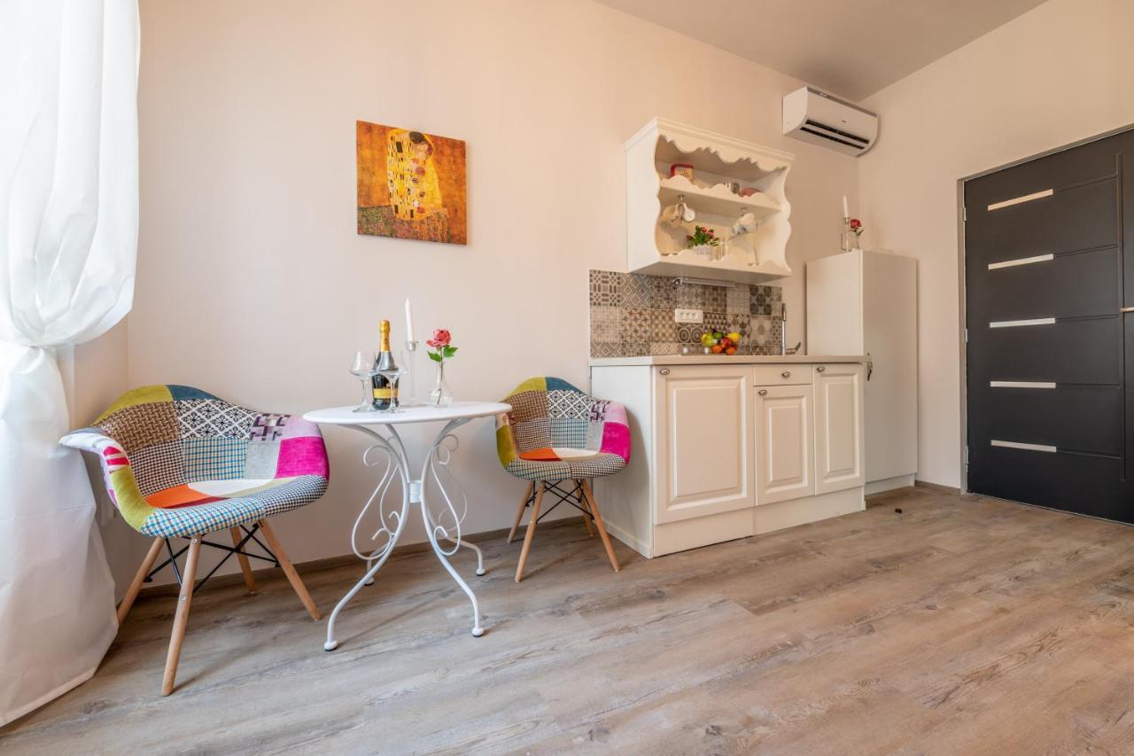 Old Romantic 4 With Free Private Parking Apartment