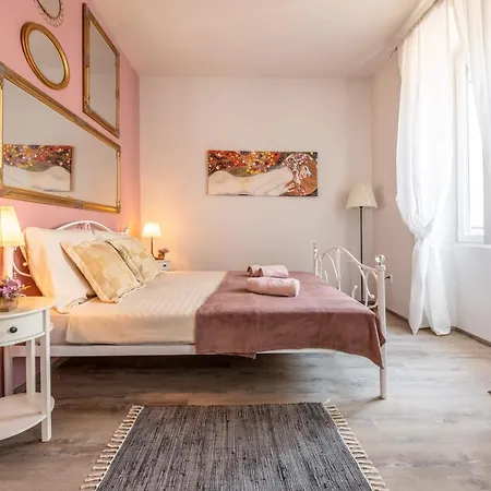 Old City Romantic Studios 4 With Free Private Parking Pula Exterior photo