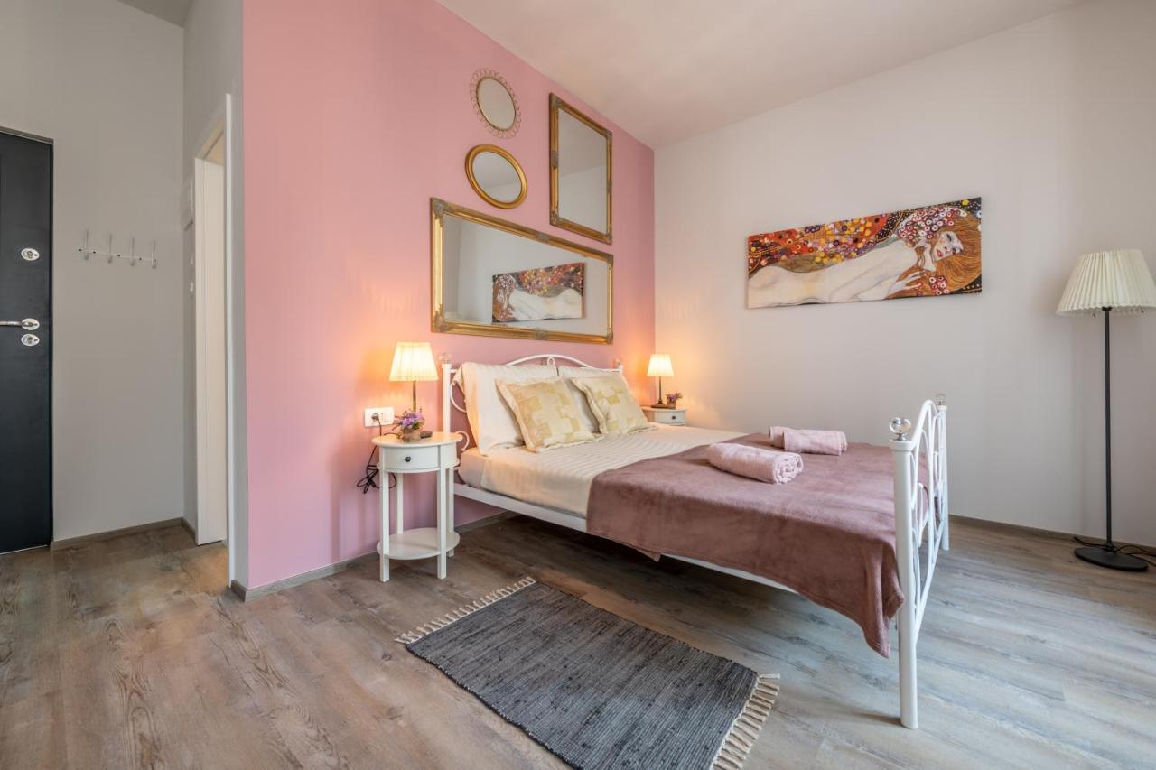 Old Romantic 4 With Free Private Parking Apartment *